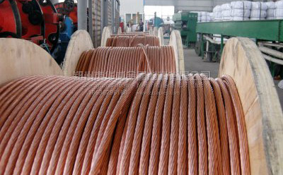 硬銅絞線和木盤，生產場景